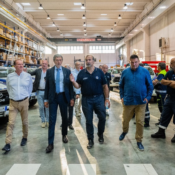 Consegna PICKUP AIB alla Protezione Civile Regione Abruzzo e Visita del Presidente della Regione